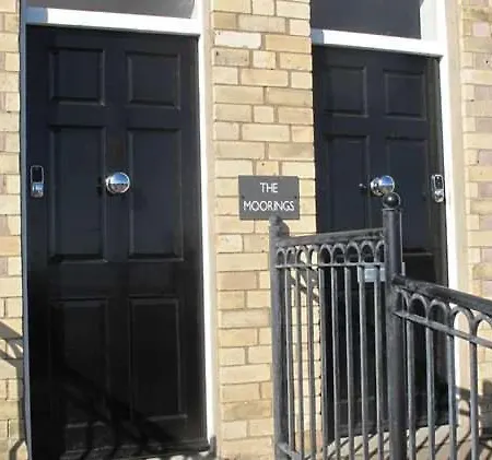18, The Moorings - Right On The Front - Beautifully Furnished - Light Bright And Airy Filey