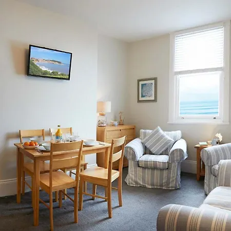 18, The Moorings - Right On The Front - Beautifully Furnished - Light Bright And Airy